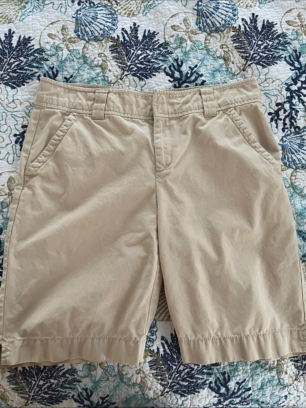 Lilly Pulitzer Size 6 Khaki Resort Fit Bermuda Shorts